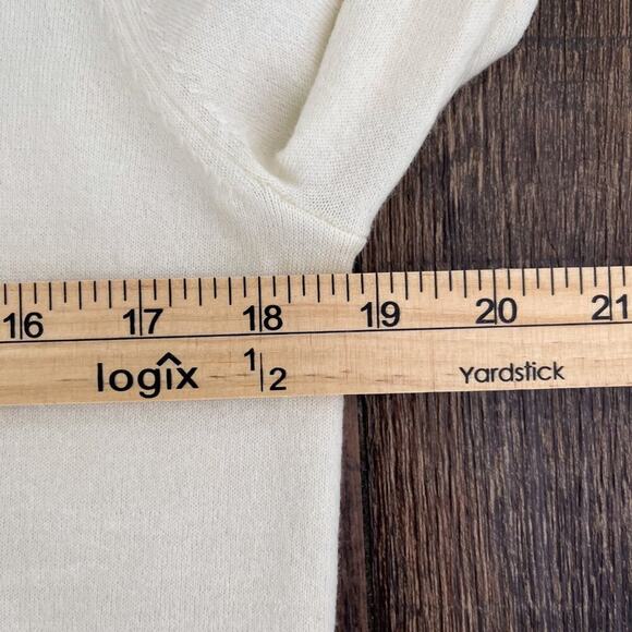 Tilley Merino Wool Turtleneck Sweater Stretch Layer * flaws * Size Medium Cream - Picture 12 of 16